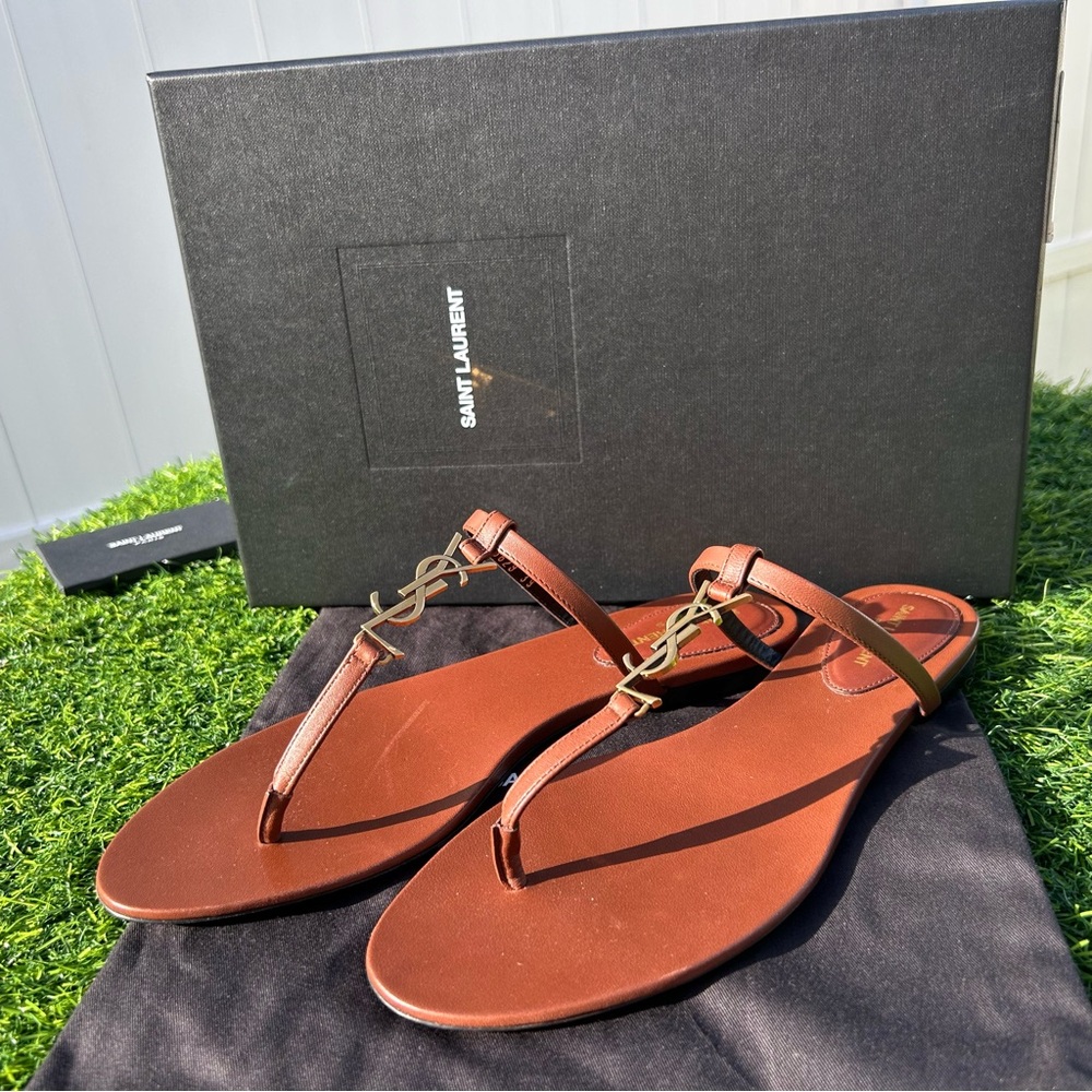 SAINT LAURENT CASSANDRE THONG FLAT SANDAL BROWN LEATHER GOLD YSL SZ 39 NEW - Picture 3 of 16